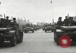 Standbild Parade zu feiern israelischen Unabhängigkeit Tel Aviv Israel, 1957, aus Sekunde 33 historischem Filmmaterial Videoclip 65675061341