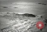 Standbild Pinguine McMurdo Sound der Antarktis, 1955, aus Sekunde 11 historischem Filmmaterial Videoclip 65675061344