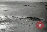 Standbild Pinguine McMurdo Sound der Antarktis, 1955, aus Sekunde 16 historischem Filmmaterial Videoclip 65675061344