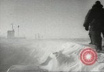 Standbild Pinguine McMurdo Sound der Antarktis, 1955, aus Sekunde 25 historischem Filmmaterial Videoclip 65675061344