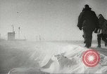 Standbild Pinguine McMurdo Sound der Antarktis, 1955, aus Sekunde 26 historischem Filmmaterial Videoclip 65675061344