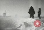 Standbild Pinguine McMurdo Sound der Antarktis, 1955, aus Sekunde 28 historischem Filmmaterial Videoclip 65675061344