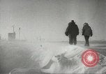 Standbild Pinguine McMurdo Sound der Antarktis, 1955, aus Sekunde 29 historischem Filmmaterial Videoclip 65675061344