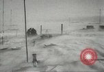 Standbild Pinguine McMurdo Sound der Antarktis, 1955, aus Sekunde 38 historischem Filmmaterial Videoclip 65675061344