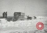 Standbild Pinguine McMurdo Sound der Antarktis, 1955, aus Sekunde 42 historischem Filmmaterial Videoclip 65675061344