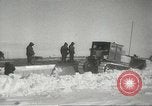 Standbild Pinguine McMurdo Sound der Antarktis, 1955, aus Sekunde 44 historischem Filmmaterial Videoclip 65675061344