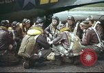 Standbild B-17 Flying Fortress Team Vereinigtes Königreich, 1943, aus Sekunde 49 historischem Filmmaterial Videoclip 65675061373