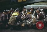 Standbild B-17 Flying Fortress Team Vereinigtes Königreich, 1943, aus Sekunde 51 historischem Filmmaterial Videoclip 65675061373