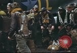 Standbild B-17 Flying Fortress Team Vereinigtes Königreich, 1943, aus Sekunde 57 historischem Filmmaterial Videoclip 65675061373