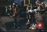 Standbild B-17 Flying Fortress Team Vereinigtes Königreich, 1943, aus Sekunde 58 historischem Filmmaterial Videoclip 65675061373