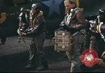 Standbild B-17 Flying Fortress Team Vereinigtes Königreich, 1943, aus Sekunde 59 historischem Filmmaterial Videoclip 65675061373
