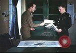 Immagine di B-17equipaggio debriefing dopo la missione Regno Unito, 1943, secondo 5 filmato di repertorio 65675061378