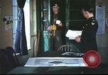 Immagine di B-17equipaggio debriefing dopo la missione Regno Unito, 1943, secondo 8 filmato di repertorio 65675061378