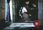 Immagine di B-17equipaggio debriefing dopo la missione Regno Unito, 1943, secondo 12 filmato di repertorio 65675061378