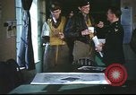 Immagine di B-17equipaggio debriefing dopo la missione Regno Unito, 1943, secondo 16 filmato di repertorio 65675061378