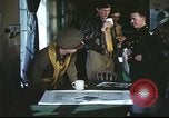 Immagine di B-17equipaggio debriefing dopo la missione Regno Unito, 1943, secondo 19 filmato di repertorio 65675061378