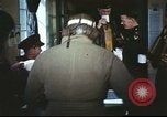 Immagine di B-17equipaggio debriefing dopo la missione Regno Unito, 1943, secondo 21 filmato di repertorio 65675061378
