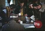 Immagine di B-17equipaggio debriefing dopo la missione Regno Unito, 1943, secondo 25 filmato di repertorio 65675061378