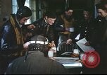 Immagine di B-17equipaggio debriefing dopo la missione Regno Unito, 1943, secondo 26 filmato di repertorio 65675061378