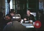 Immagine di B-17equipaggio debriefing dopo la missione Regno Unito, 1943, secondo 30 filmato di repertorio 65675061378