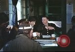 Immagine di B-17equipaggio debriefing dopo la missione Regno Unito, 1943, secondo 31 filmato di repertorio 65675061378