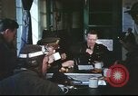 Immagine di B-17equipaggio debriefing dopo la missione Regno Unito, 1943, secondo 33 filmato di repertorio 65675061378