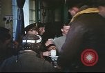 Immagine di B-17equipaggio debriefing dopo la missione Regno Unito, 1943, secondo 37 filmato di repertorio 65675061378
