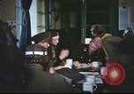 Immagine di B-17equipaggio debriefing dopo la missione Regno Unito, 1943, secondo 41 filmato di repertorio 65675061378