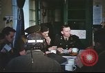 Immagine di B-17equipaggio debriefing dopo la missione Regno Unito, 1943, secondo 44 filmato di repertorio 65675061378