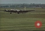 Immagine di B-17 Flying Fortress bomber equipaggio Regno Unito, 1943, secondo 3 filmato di repertorio 65675061387
