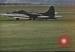 Immagine di B-17 Flying Fortress bomber equipaggio Regno Unito, 1943, secondo 17 filmato di repertorio 65675061387