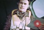 Standbild B-17 crewman auf interphone Vereinigtes Königreich, 1943, aus Sekunde 4 historischem Filmmaterial Videoclip 65675061388