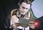 Standbild B-17 crewman auf interphone Vereinigtes Königreich, 1943, aus Sekunde 7 historischem Filmmaterial Videoclip 65675061388