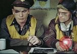 Standbild B-17 crew Debriefing Vereinigtes Königreich, 1943, aus Sekunde 1 historischem Filmmaterial Videoclip 65675061390