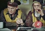 Standbild B-17 crew Debriefing Vereinigtes Königreich, 1943, aus Sekunde 4 historischem Filmmaterial Videoclip 65675061390