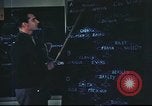 Standbild B-17 Mission Briefing Vereinigtes Königreich, 1943, aus Sekunde 18 historischem Filmmaterial Videoclip 65675061391