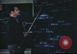 Standbild B-17 Mission Briefing Vereinigtes Königreich, 1943, aus Sekunde 19 historischem Filmmaterial Videoclip 65675061391