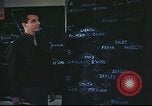 Standbild B-17 Mission Briefing Vereinigtes Königreich, 1943, aus Sekunde 27 historischem Filmmaterial Videoclip 65675061391