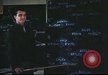 Standbild B-17 Mission Briefing Vereinigtes Königreich, 1943, aus Sekunde 28 historischem Filmmaterial Videoclip 65675061391