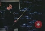 Standbild B-17 Mission Briefing Vereinigtes Königreich, 1943, aus Sekunde 29 historischem Filmmaterial Videoclip 65675061391
