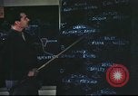 Standbild B-17 Mission Briefing Vereinigtes Königreich, 1943, aus Sekunde 35 historischem Filmmaterial Videoclip 65675061391