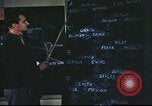 Standbild B-17 Mission Briefing Vereinigtes Königreich, 1943, aus Sekunde 37 historischem Filmmaterial Videoclip 65675061391