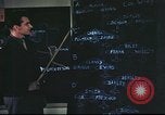 Standbild B-17 Mission Briefing Vereinigtes Königreich, 1943, aus Sekunde 38 historischem Filmmaterial Videoclip 65675061391