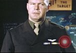 Standbild B-17 Mission Briefing Vereinigtes Königreich, 1943, aus Sekunde 52 historischem Filmmaterial Videoclip 65675061391
