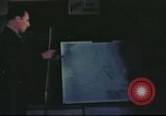 Standbild B-17 Mission Briefing Vereinigtes Königreich, 1943, aus Sekunde 25 historischem Filmmaterial Videoclip 65675061392