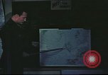 Standbild B-17 Mission Briefing Vereinigtes Königreich, 1943, aus Sekunde 29 historischem Filmmaterial Videoclip 65675061392