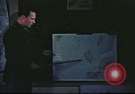 Standbild B-17 Mission Briefing Vereinigtes Königreich, 1943, aus Sekunde 32 historischem Filmmaterial Videoclip 65675061392
