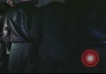 Standbild Kaplan mit B-17 Aircrew Mitglieder Vereinigtes Königreich, 1943, aus Sekunde 3 historischem Filmmaterial Videoclip 65675061393
