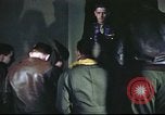 Standbild Kaplan mit B-17 Aircrew Mitglieder Vereinigtes Königreich, 1943, aus Sekunde 4 historischem Filmmaterial Videoclip 65675061393