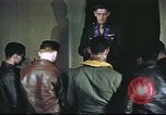 Standbild Kaplan mit B-17 Aircrew Mitglieder Vereinigtes Königreich, 1943, aus Sekunde 6 historischem Filmmaterial Videoclip 65675061393